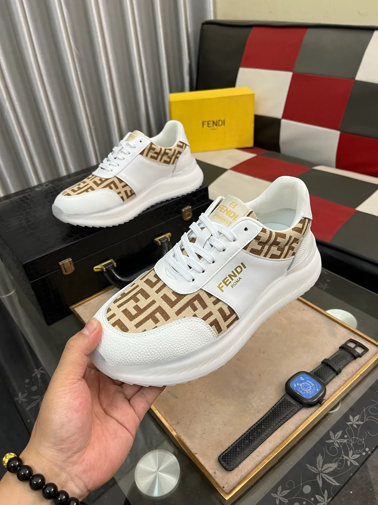 Men's Men's Shoes💰458⌚️⌚️[Fendi] Fendi's latest casual shoes for men! Available at counters simultaneously! Made entirely of imported top-grain calfskin, the interior is made of top-grain water-dyed cowhide, and the original factory-supplied rubber outsole. Leading new fashion concepts. Matching code: 38-444️⃣Colors available